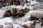 Камни, льдины и вода