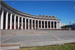 У здания Казанского гуманитарно-педагогического университета.