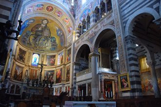 Внутри собора в Пизе