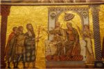 Мозаики на потолке Баптистерия датируются 18 веком