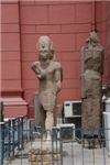 Статуи фараонов
