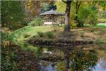 Пруд-бумеранг в Японском саду