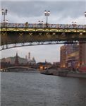 Кремель и мост через Москва-реку
