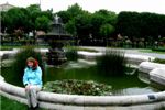 У фонтана в Народном парке