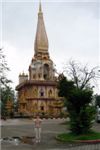 У буддийского храма