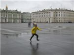 Пробег вприпрыжку по Дворцовой площади 
