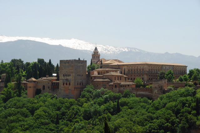 Альгамбра и снежные вершины