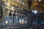 Местами в соборе сохранились мозаики. Размеры собора поражают воображение.