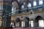 В общем и целом, мечети очень сильно похожи друг на друга.