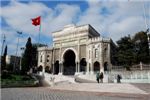 Стамбульский университет. Вход только по пропускам.