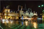 Hotel de Ville de Paris. По-нашему это мэрия. Городские власти располагались здесь уже начиная с 1357 года. Как обычно в древние времена был сплошной долгострой, по понятным причинам. Это здание тоже не исключение. Начали в 1533, а закончили в 1628 году. 