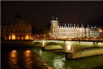 La Conciergerie вечером.